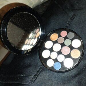 Elizabeth Arden 16-Shade Eyeshadow Palette Mirror Compact